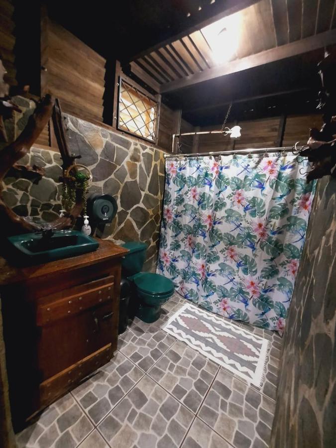 Cabinas Montañas del Tenorio Rio Celeste Exterior foto
